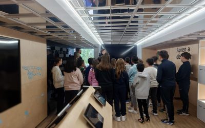 La Concejalía de Educación del Ayuntamiento de Almoradí acoge estos días en la Plaza de la Libertad el proyecto puesto en marcha por la fundación “La Caixa” LABEMPRENDE.